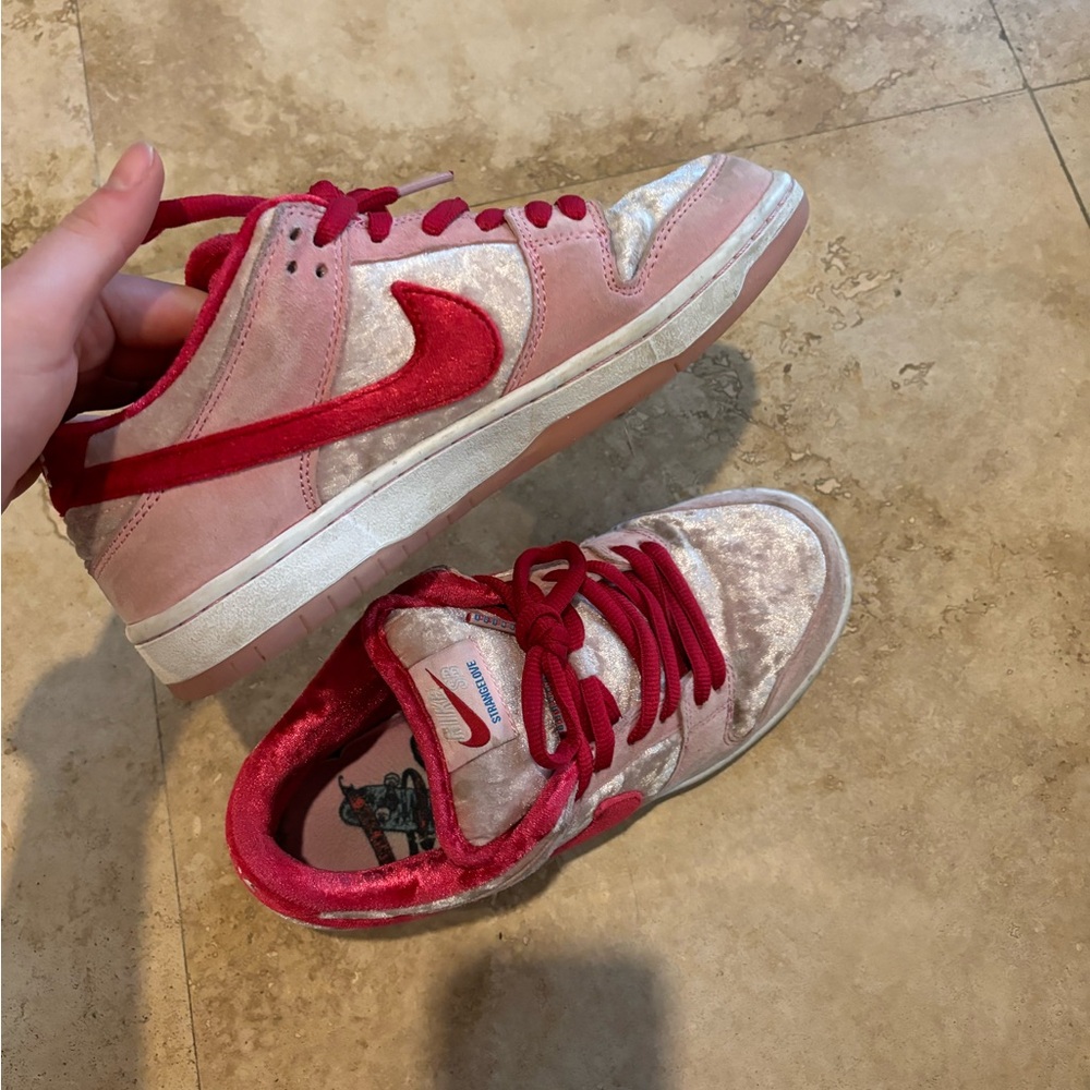 nike sb strange love valentines day dunks